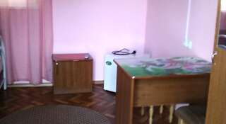Гостиница Guest house Solovinyi krai Архипо-Осиповка Двухместный номер с 2 отдельными кроватями и собственной ванной комнатой-2